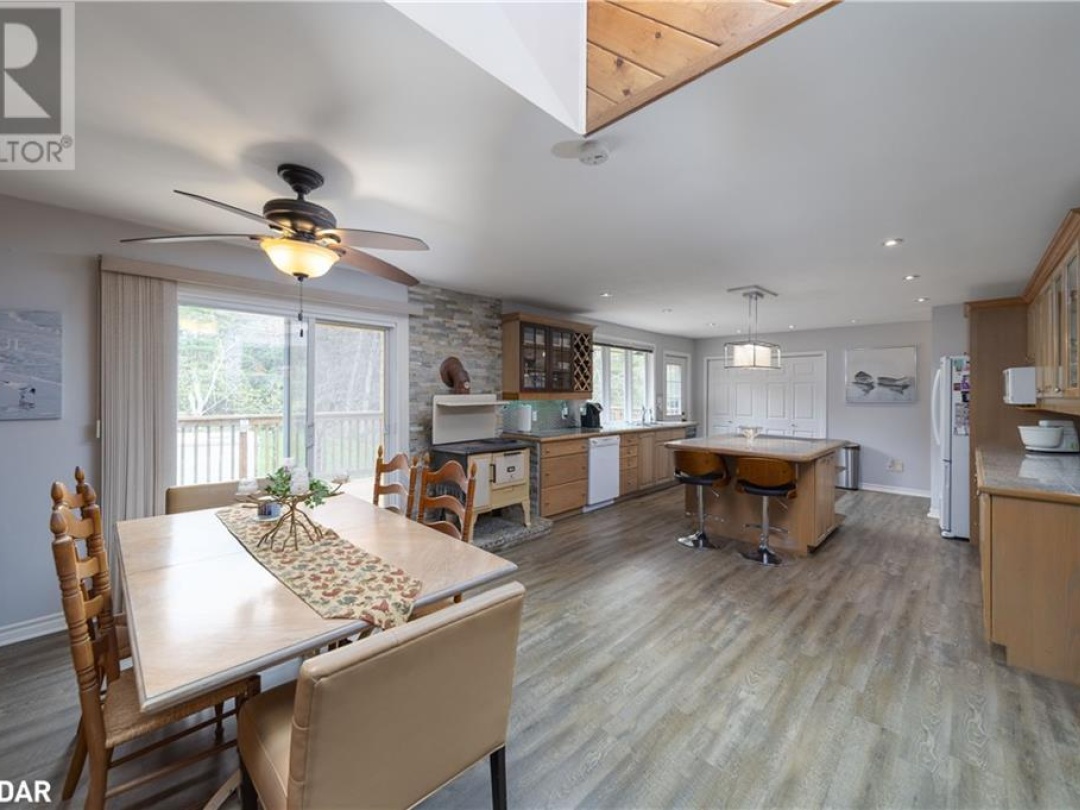 1936 Peninsula Point Road, Sparrow Lake