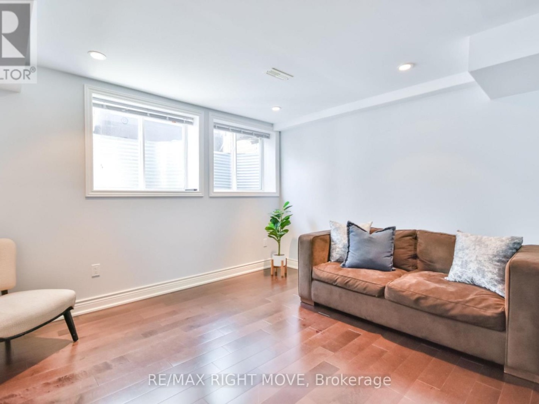 28 - 10 INVERMARA COURT, 