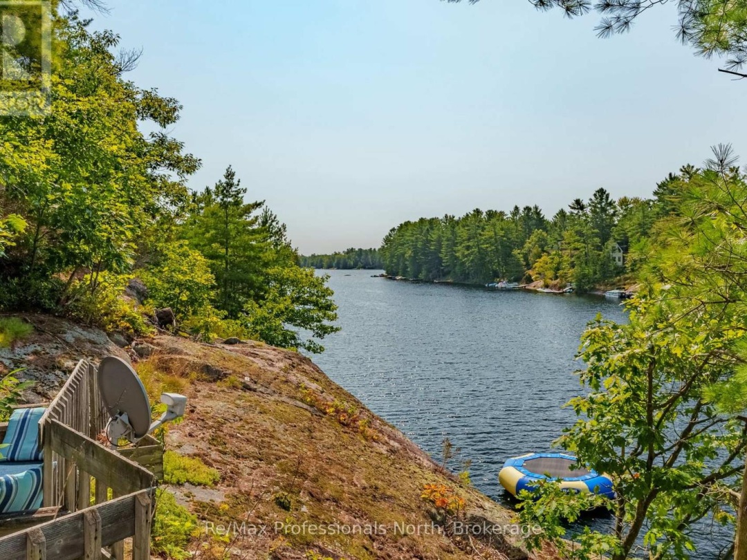 1118 Tomingas Road, Sunny Lake