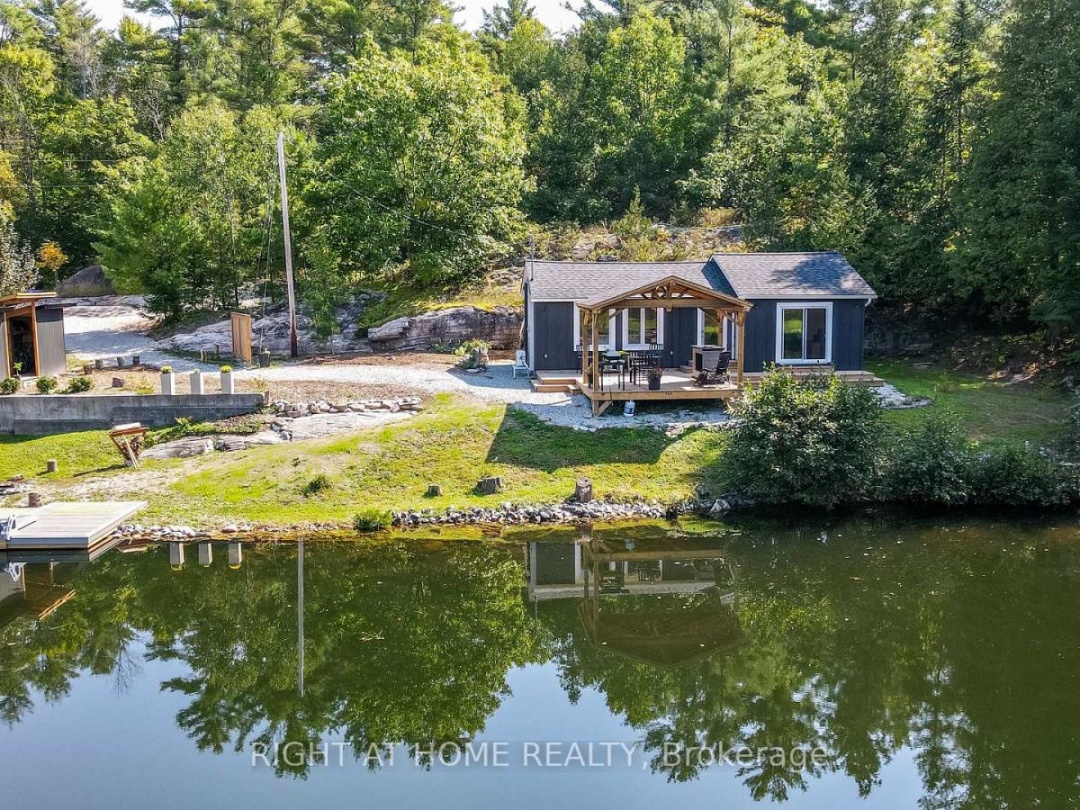 8150 Laidlaw Avenue, Severn Lake