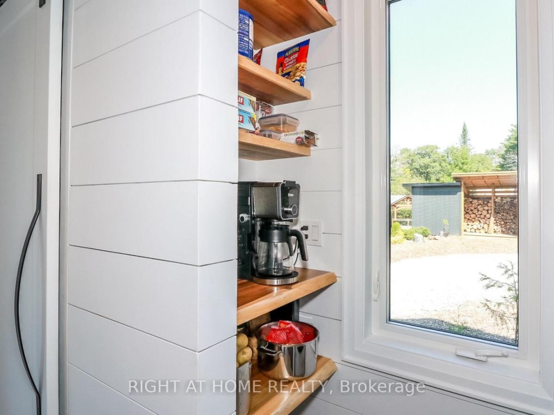 8150 Laidlaw Avenue, Severn Lake