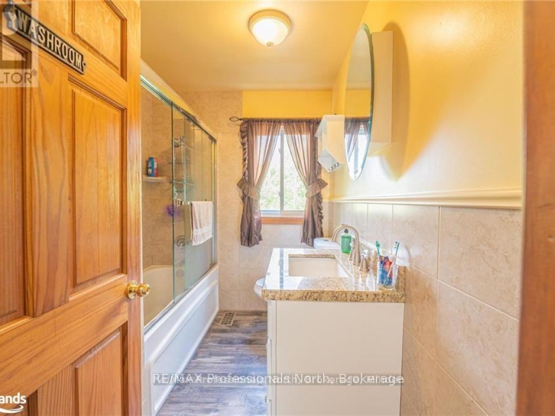 1026 DEWEY STREET, 