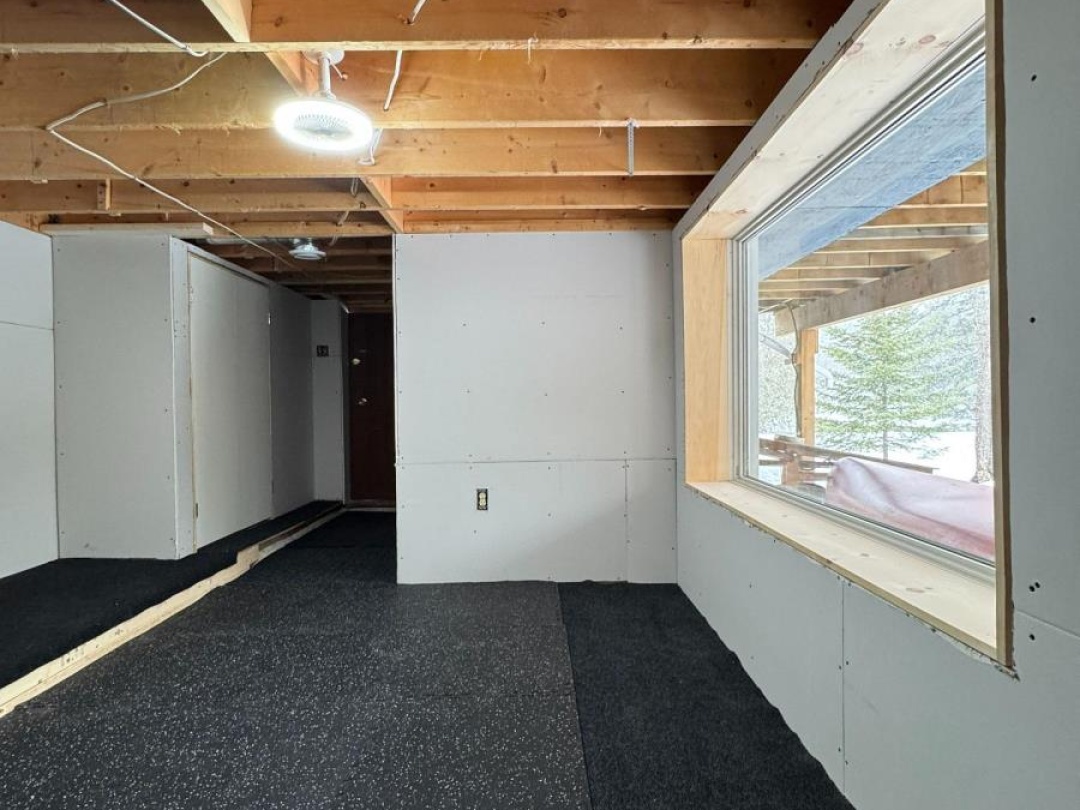 3000 WHELAN WAY, Black River