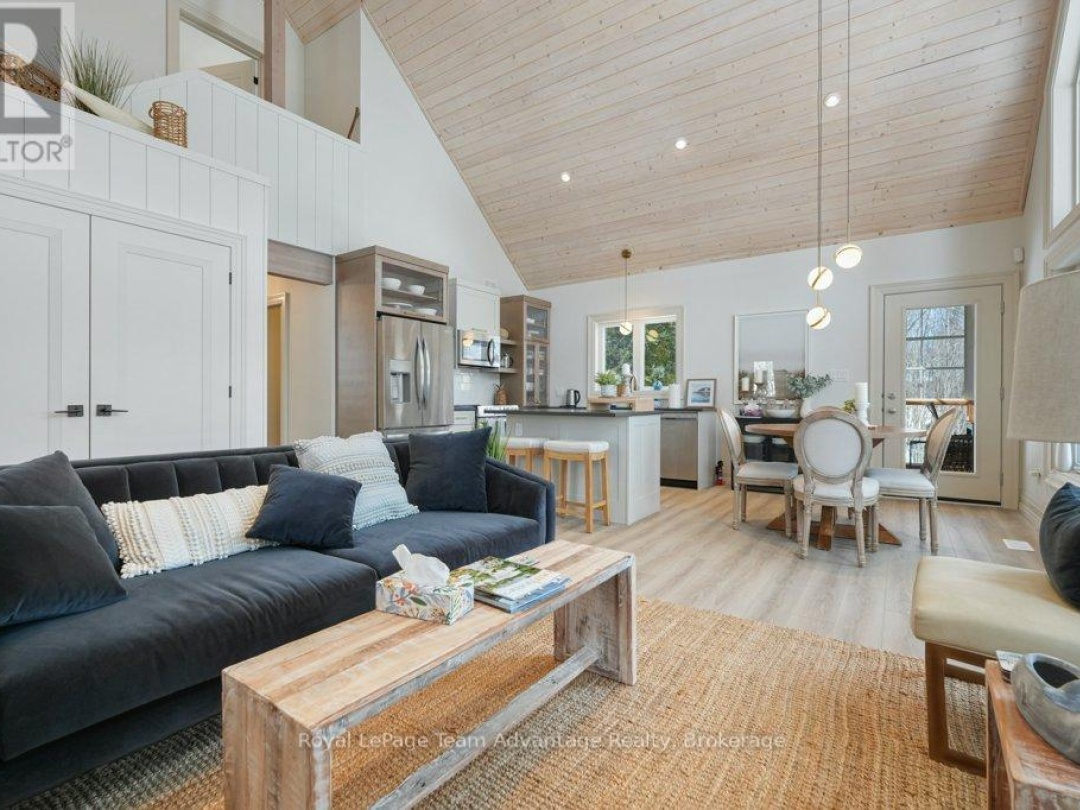 63 Maple Drive, Bay Lake