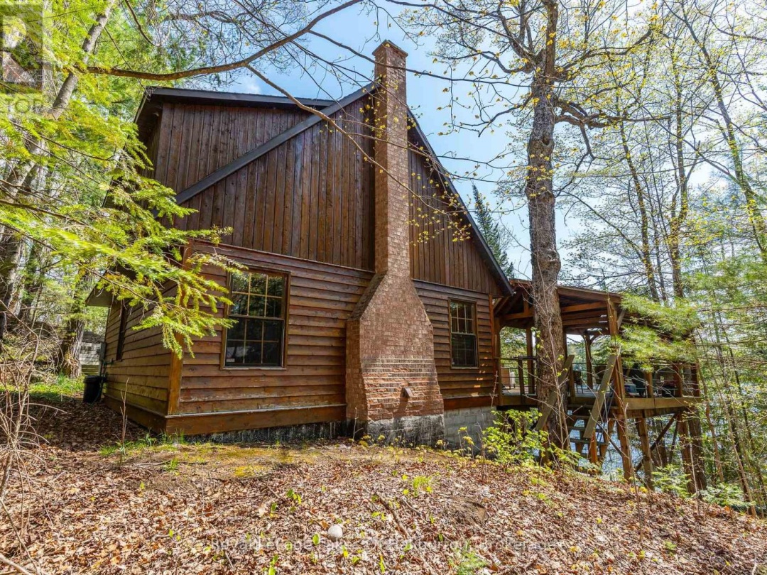 1248 Portage Road, Portage Lake