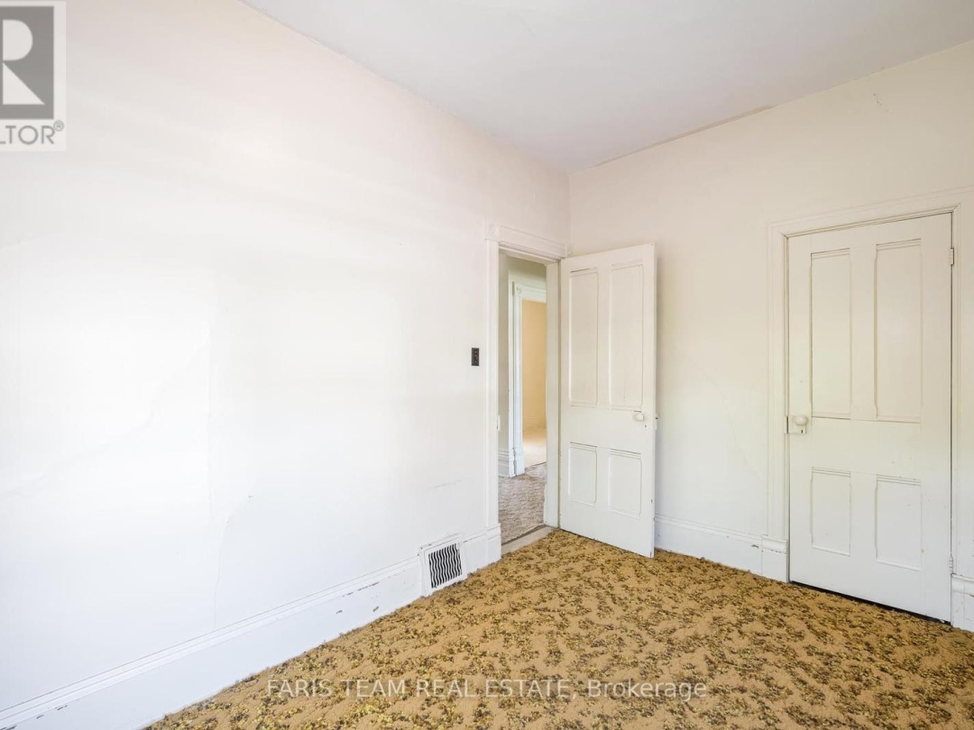 9 BORLAND STREET E, 