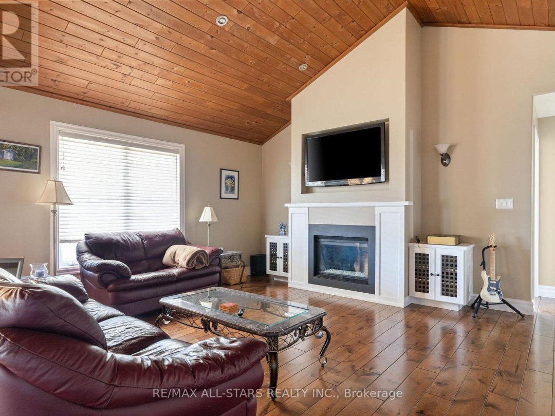 210 Moorings Drive, Burnt Lake
