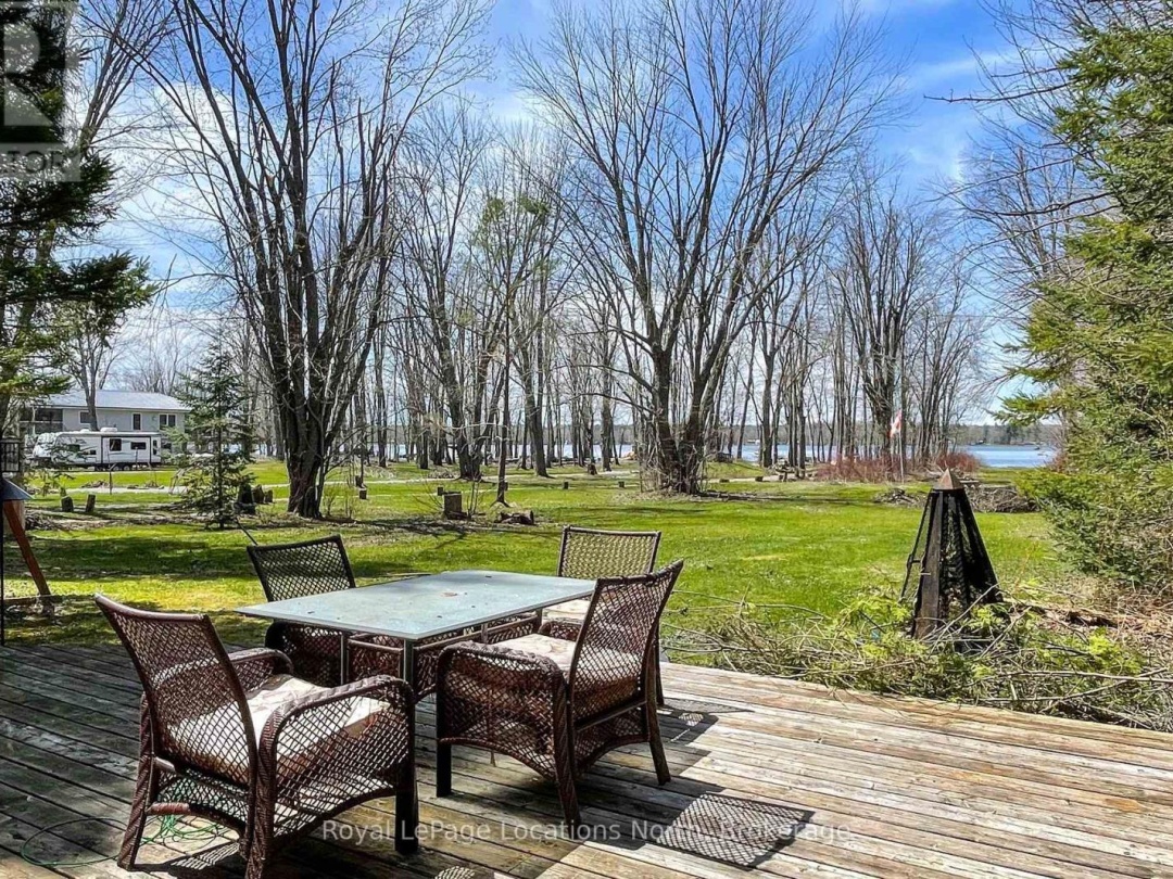 239 Monck Rd Cty 45, Young Lake