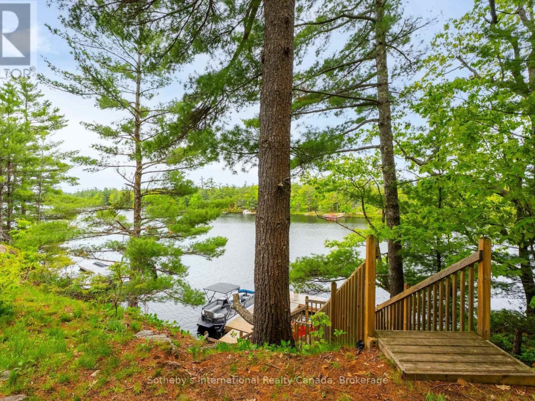 5760 Kahshe Lake, Kahshe Lake