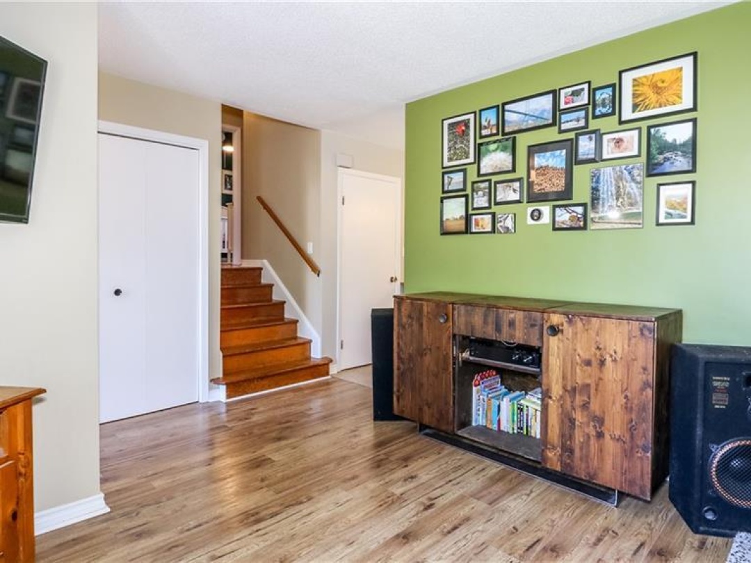 1 LAKEVIEW Drive, 