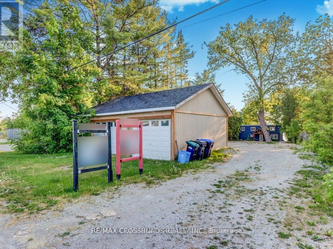 5794 Victoria Park Road, 