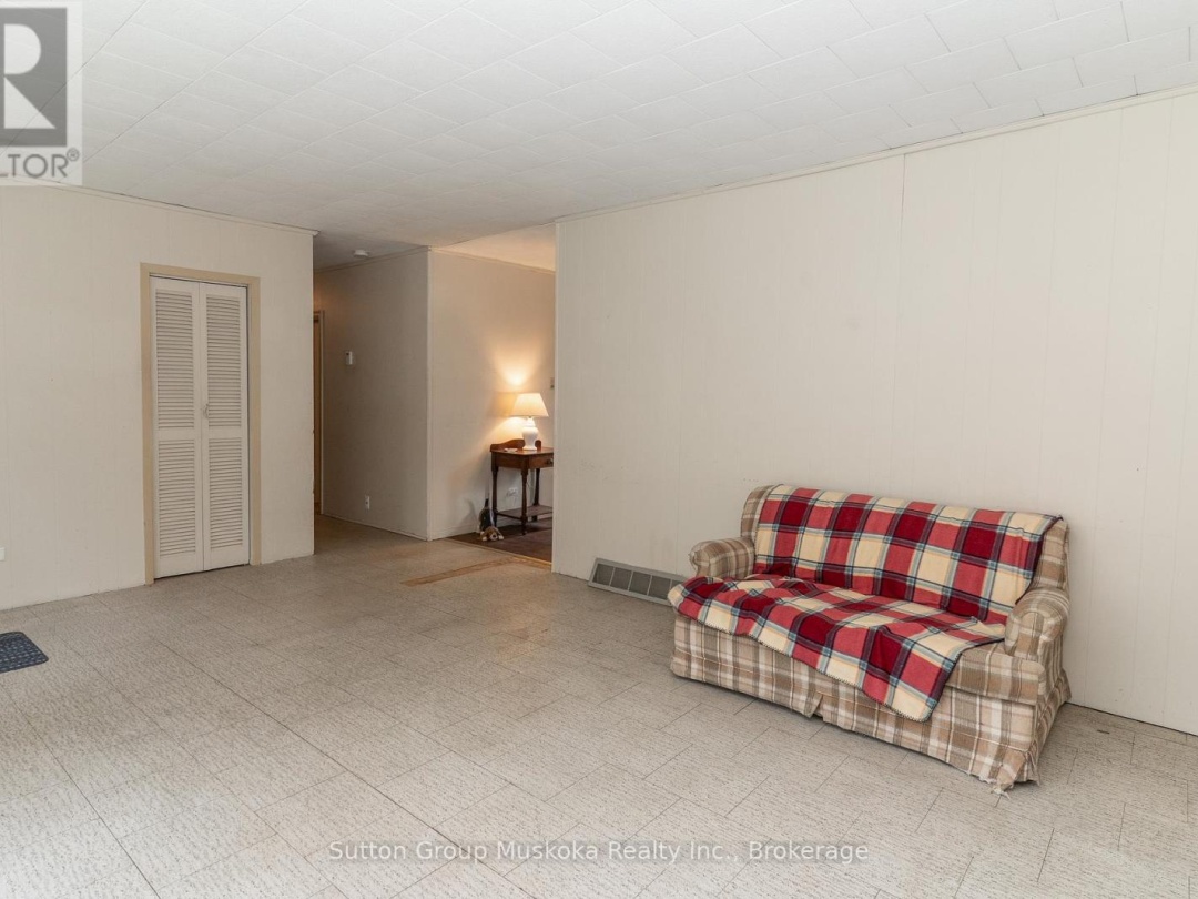 15 Glen Acres Road, Big East Lake