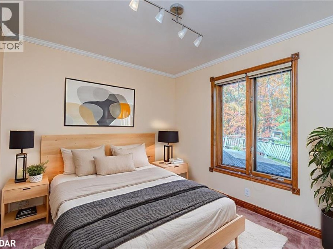 1564 HONEY HARBOUR ROAD, 