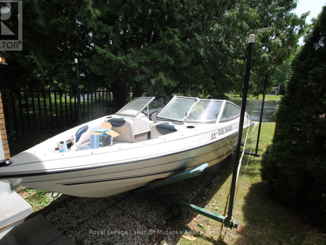 1815 Peninsula Point Road, Severn Lake