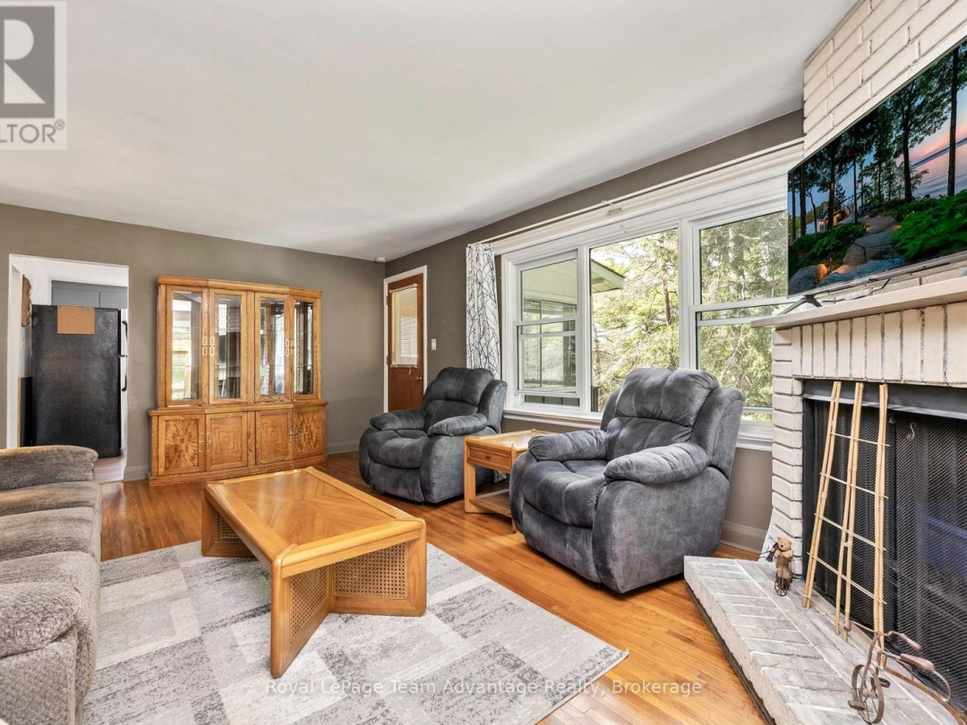 9 WOODS LANE, 