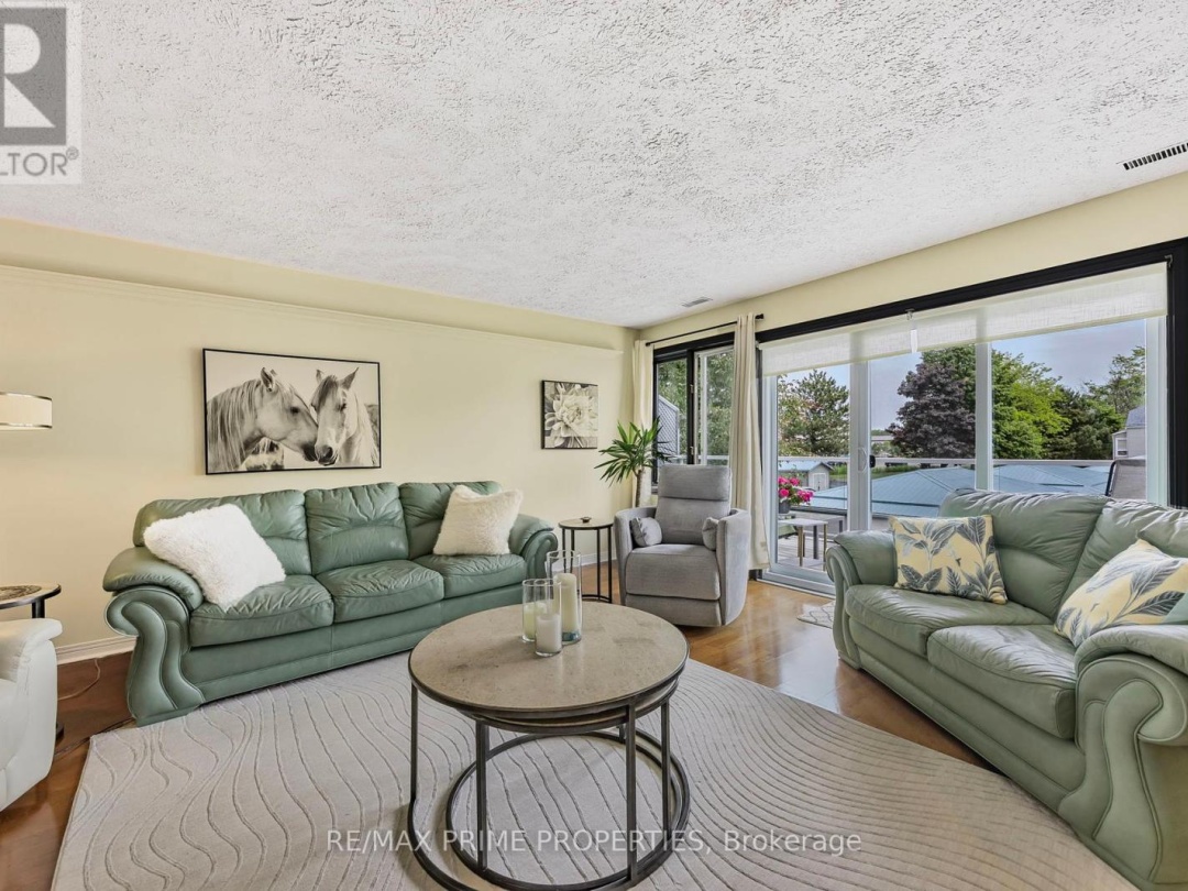 201 - 585 ATHERLEY ROAD, 