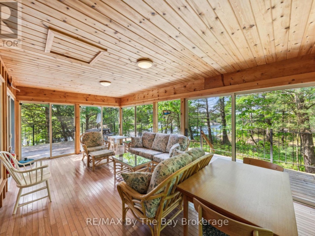 12 IS 3900 GEORGIAN BAY, 