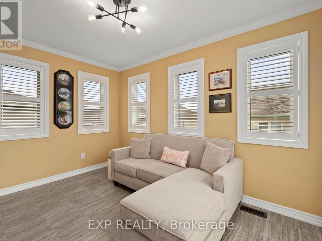 10 SINCLAIR CRESCENT, 