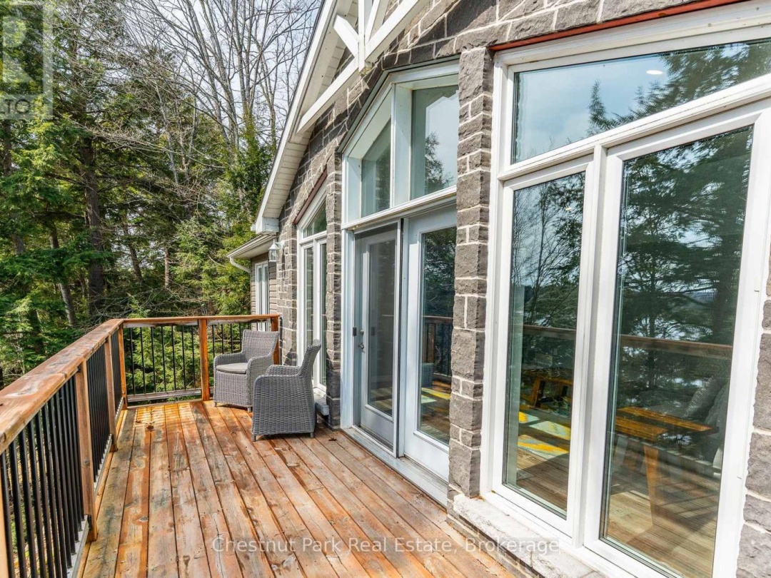 5989 KENNISIS LAKE ROAD, Kennisis Lake