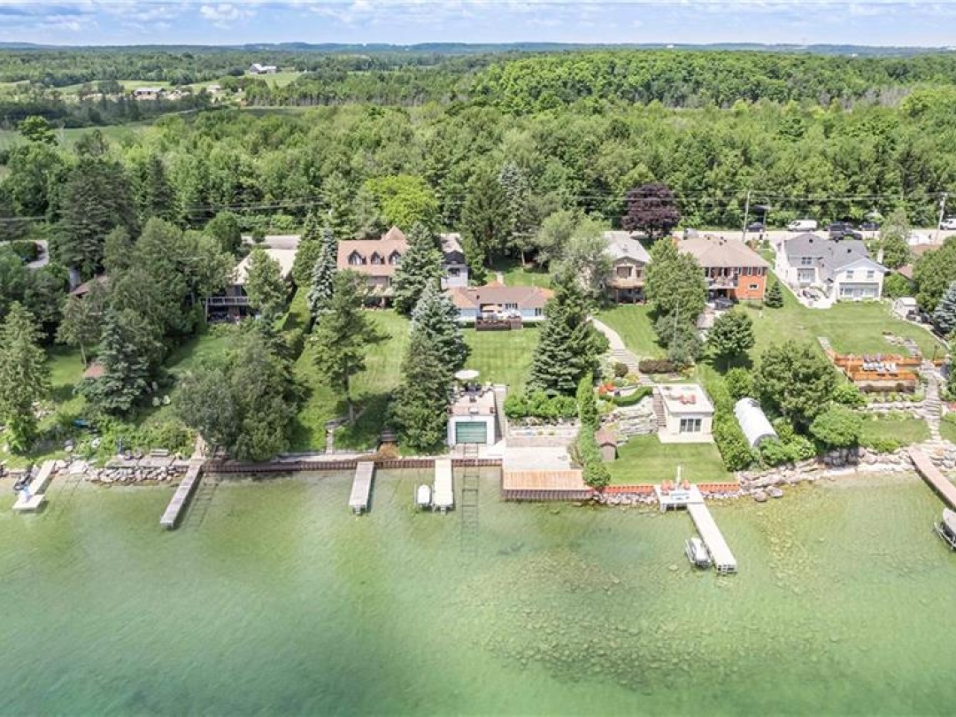 1125 WOODLAND Drive, 