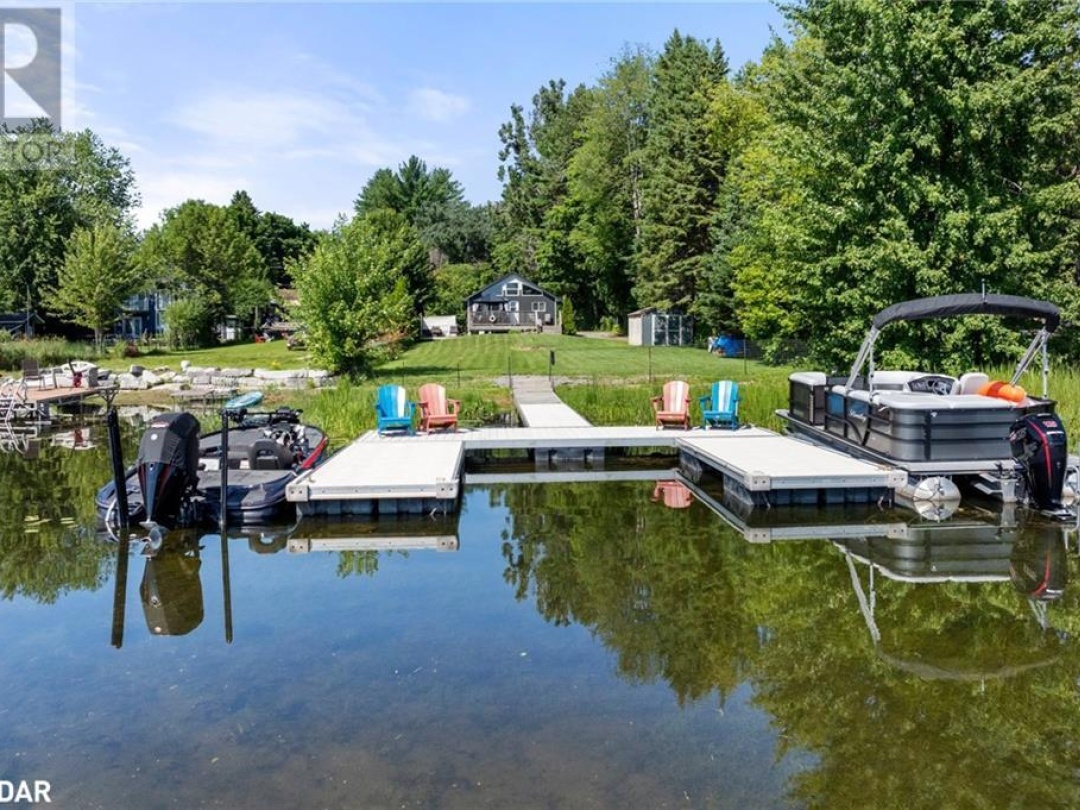 104 Fulsom Crescent, Dalrymple Lake
