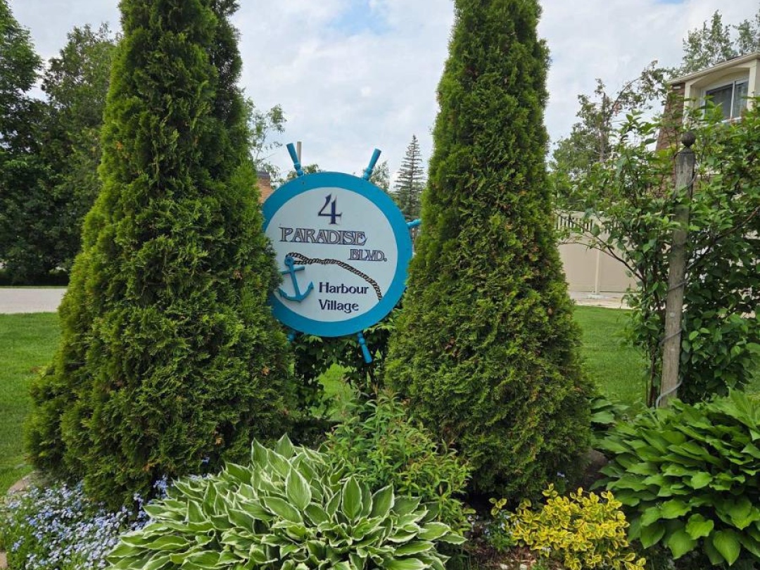 24 - 4 PARADISE BOULEVARD, Lake Simcoe
