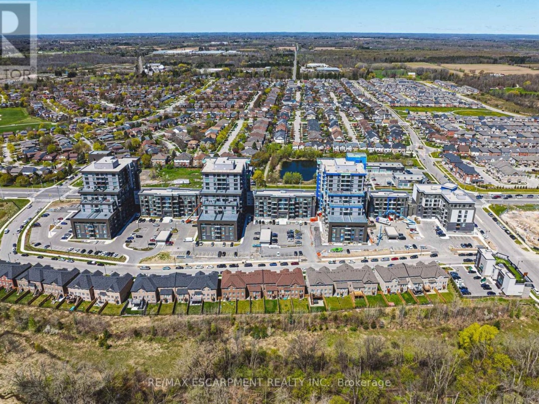 327 - 460 DUNDAS STREET E, 