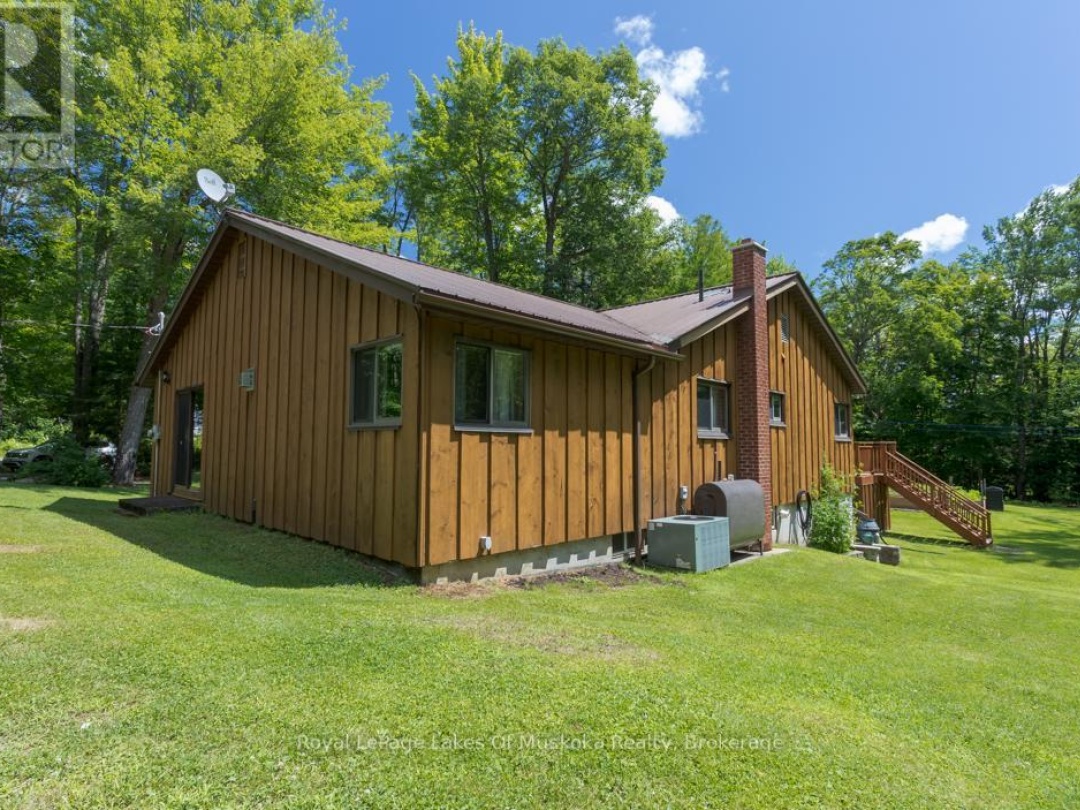 10 MUSKOKA PINES ROAD, 