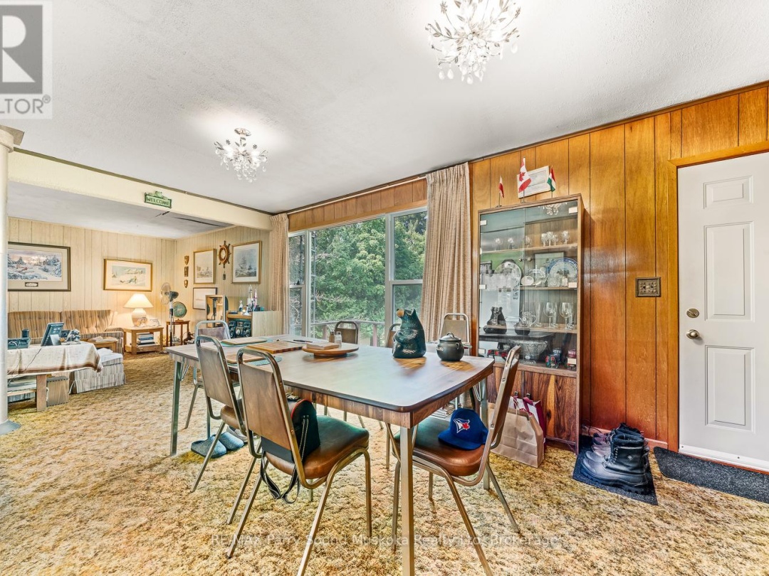 86 LAKESIDE CRESCENT, 
