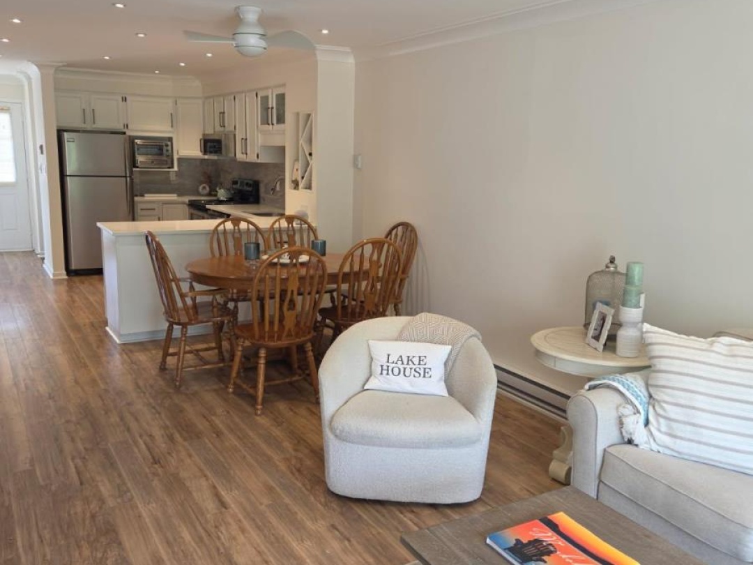 24 - 4 PARADISE BOULEVARD, 