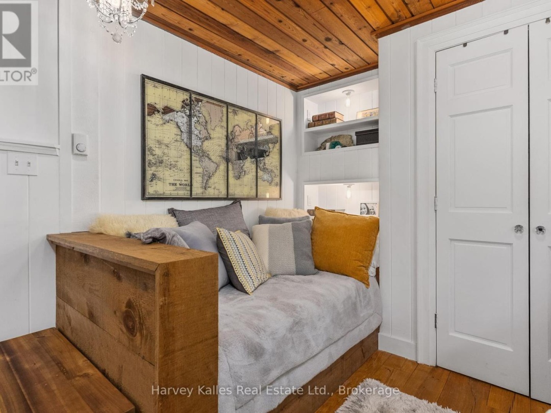 157 Chalet Crescent, Peninsula Lake