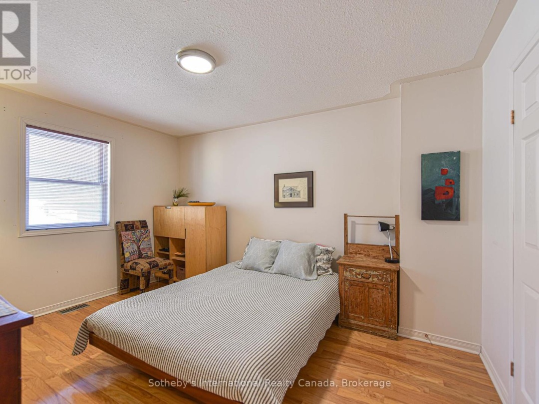 66 Calverley Street, Orillia