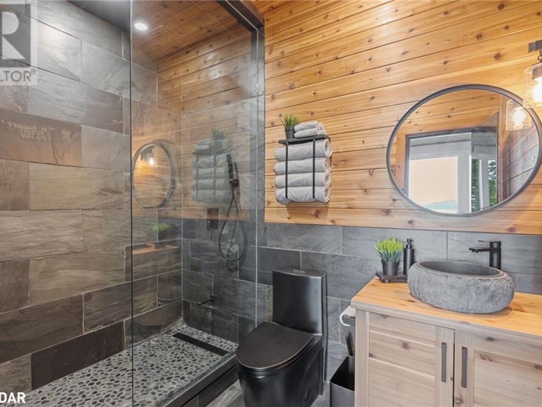 124 CLAREN CRESCENT Crescent, 