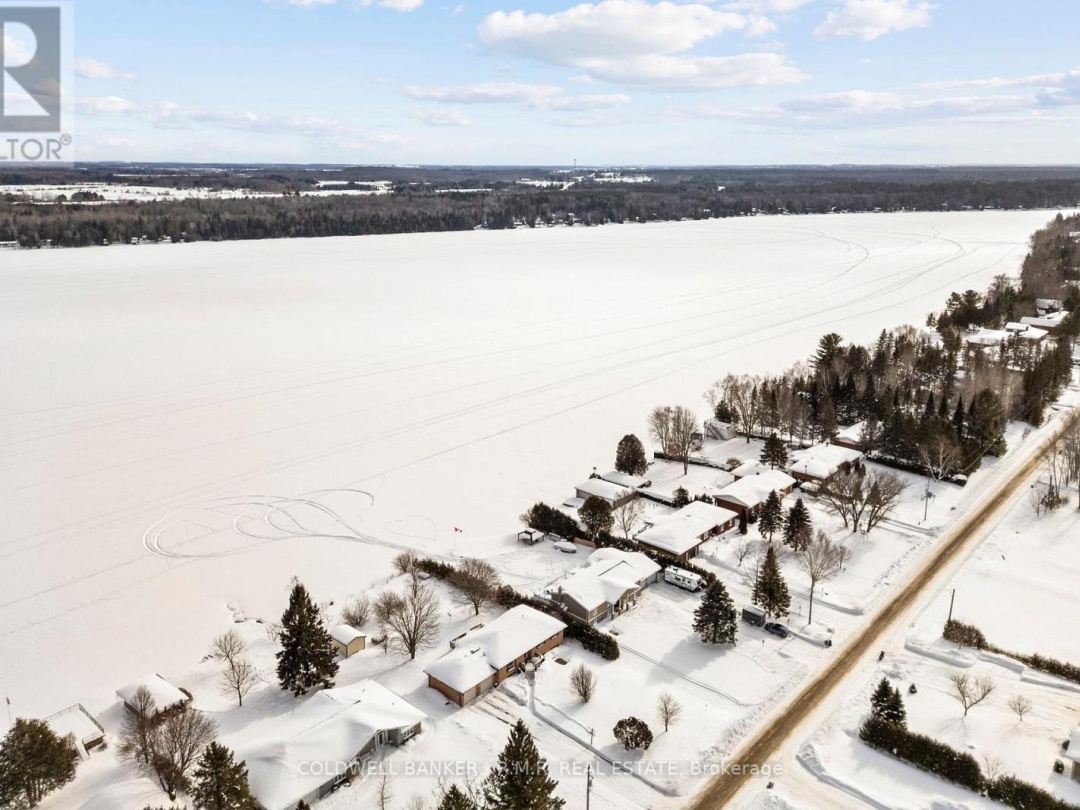 84 Pinewood Boulevard, Canal Lake
