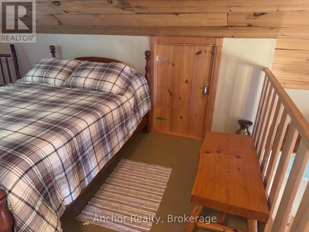 10469 LITTLE HAWK LAKE, 