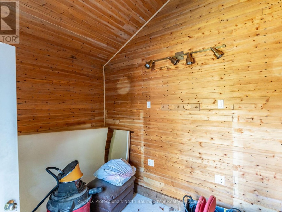 1566 WEST SETTLEMENT ROAD, 