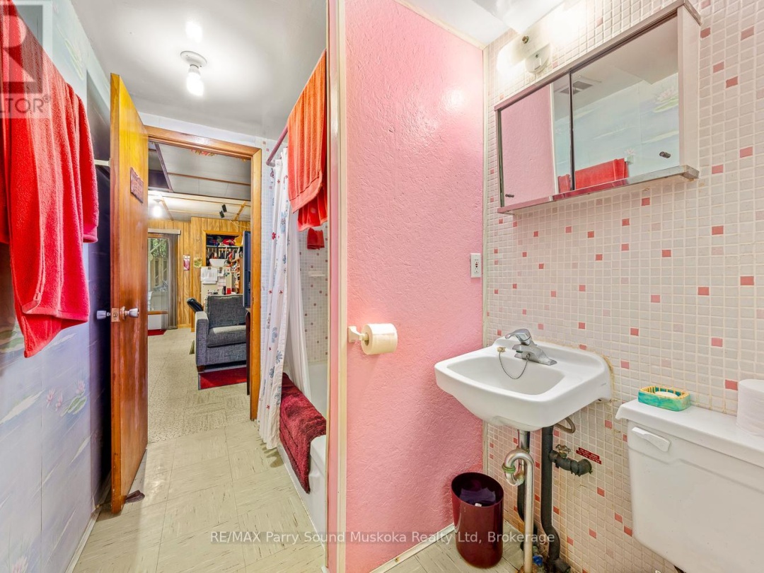 86 LAKESIDE CRESCENT, 