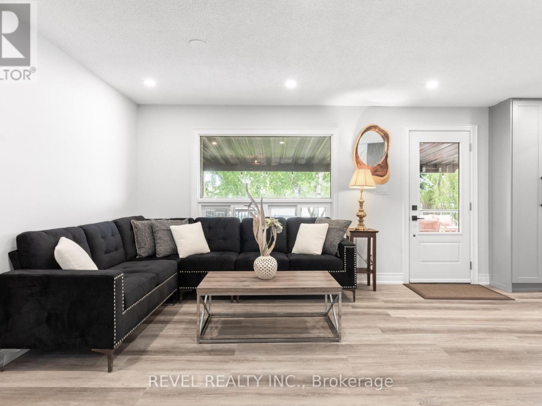 3 HILLSIDE DRIVE, 