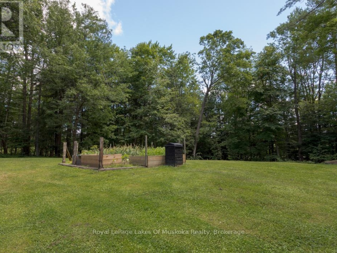 10 MUSKOKA PINES ROAD, 