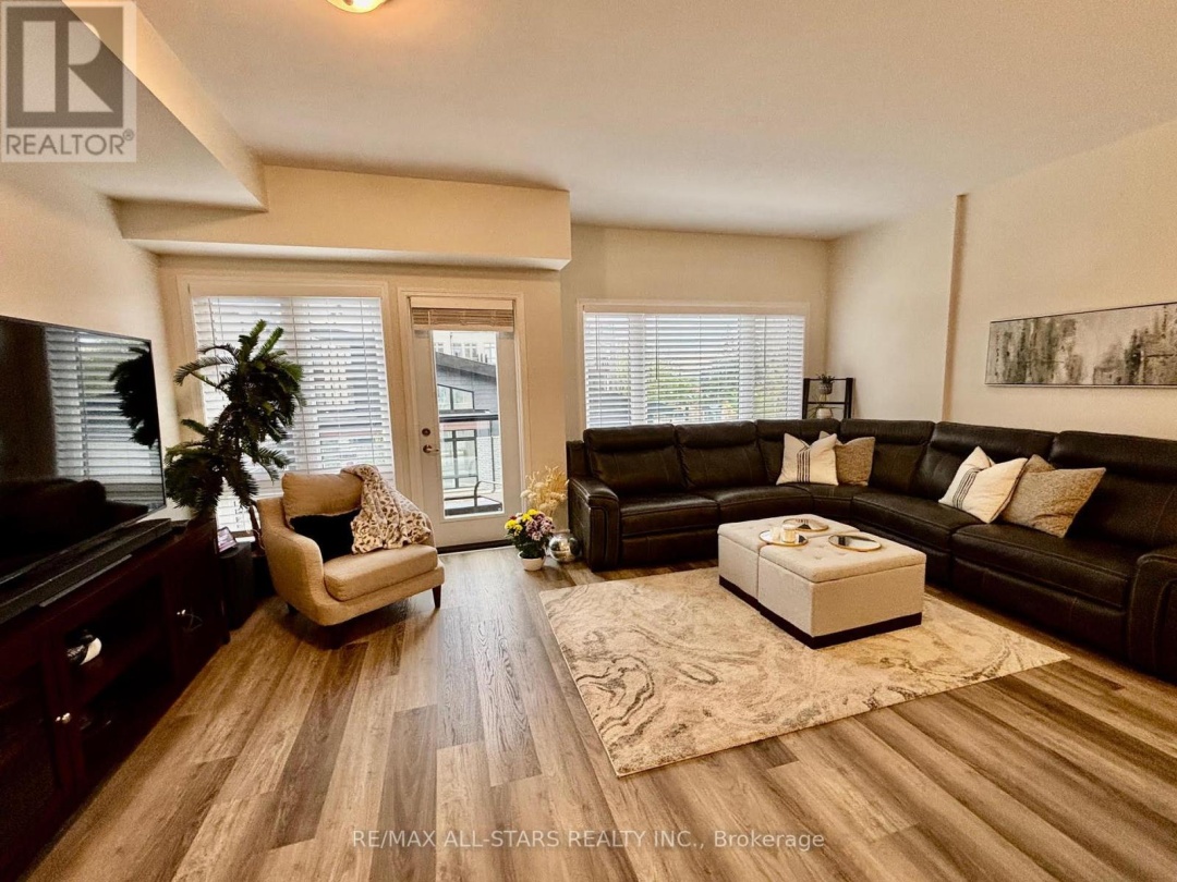 8 WYN WOOD LANE, Orillia