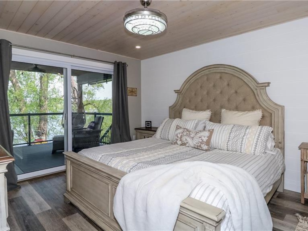 241 Eight Mile Point Road, Lake Simcoe