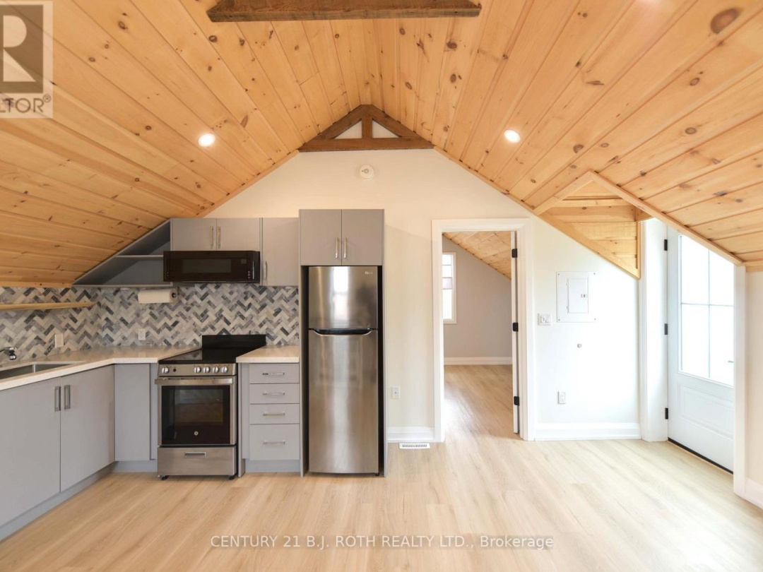 274 MISSISSAGA STREET W, 