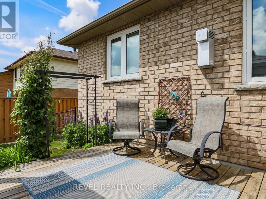 35 BRUCE CRESCENT, 