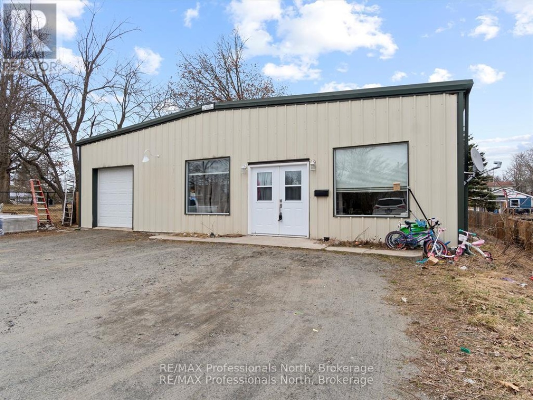 950 MUSKOKA ROAD S, 