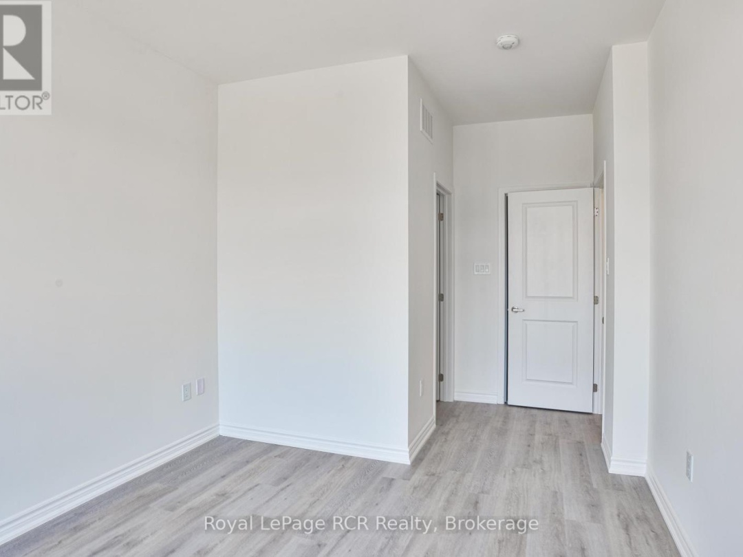27 WYN WOOD LANE, 