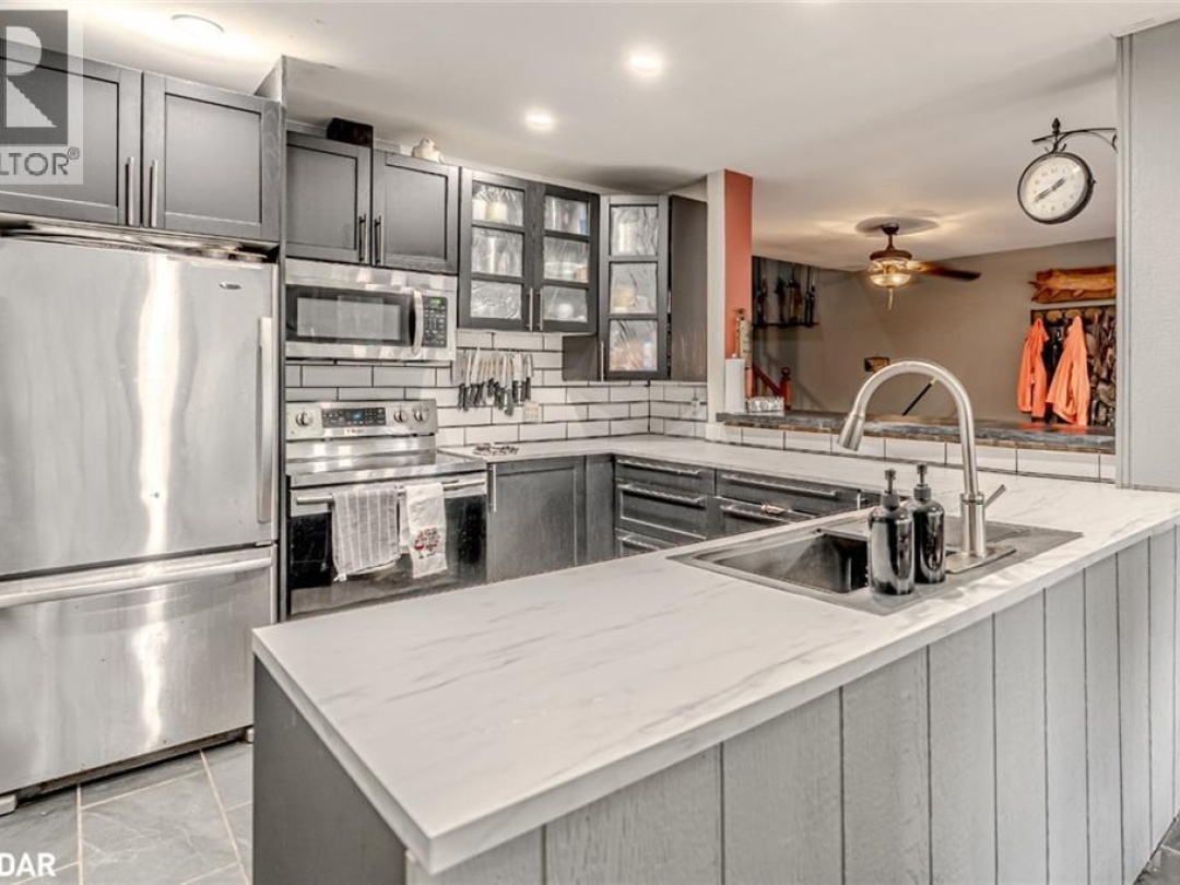 4 CLOVER Court, 
