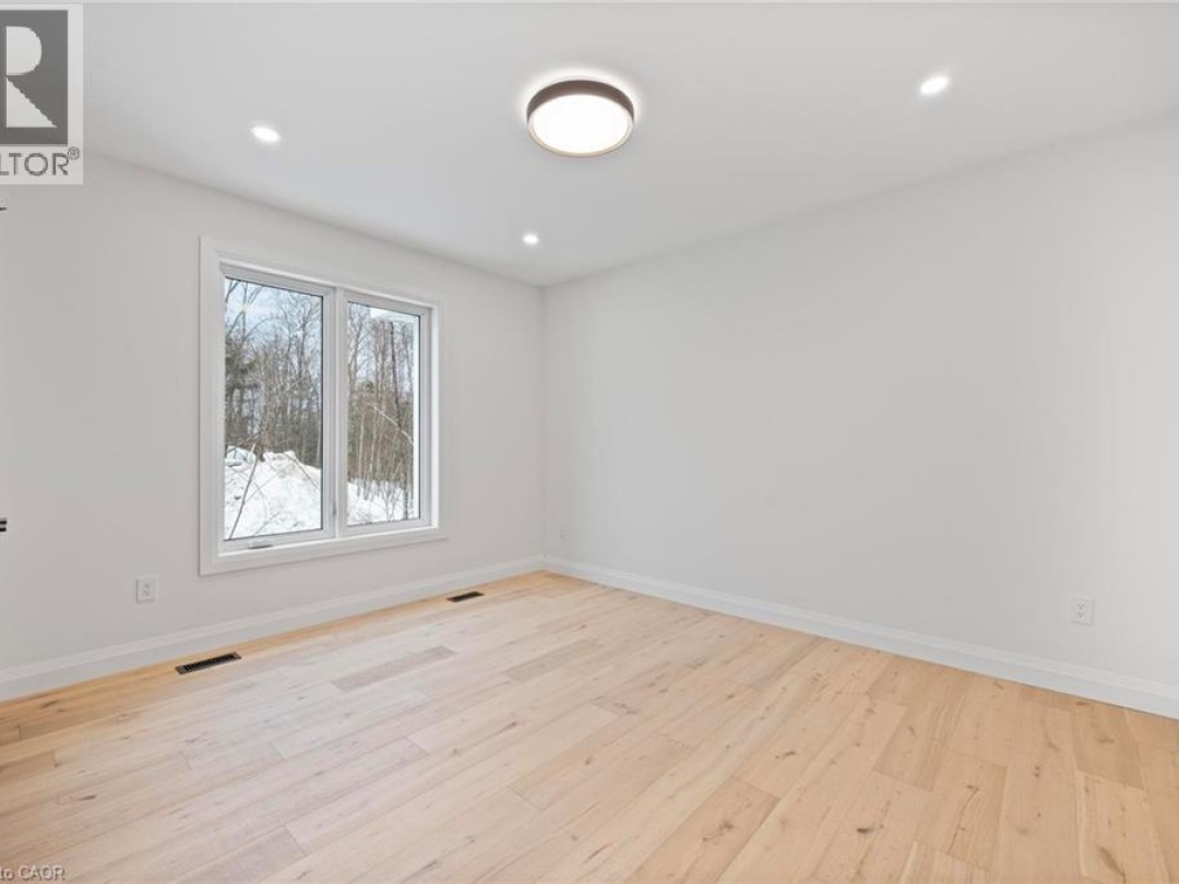 33 GLEN EAGLE Court, 