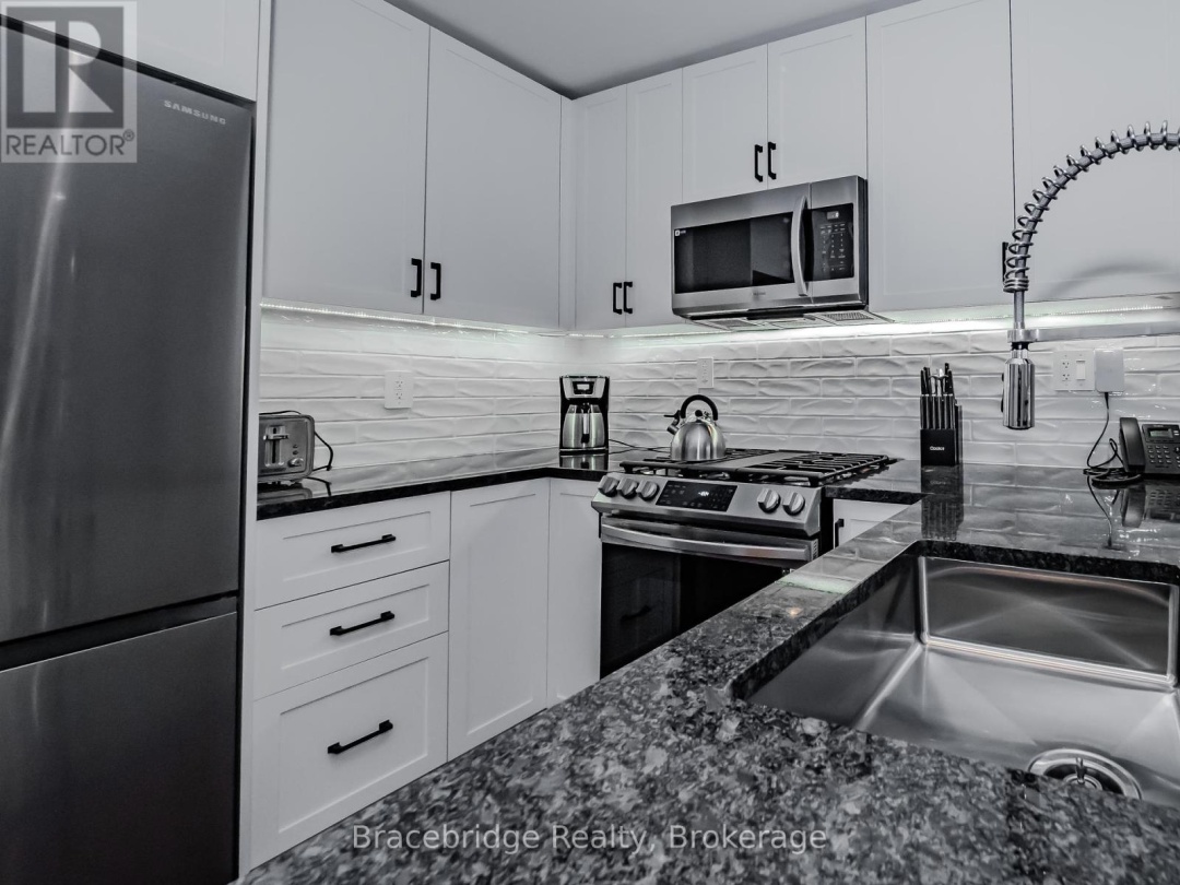 Bhv B203 1869 Muskoka Rd 118 Highway W, 