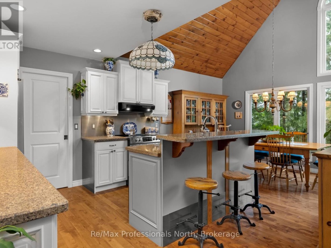 1005 LAIDLAW AVENUE, Severn Lake