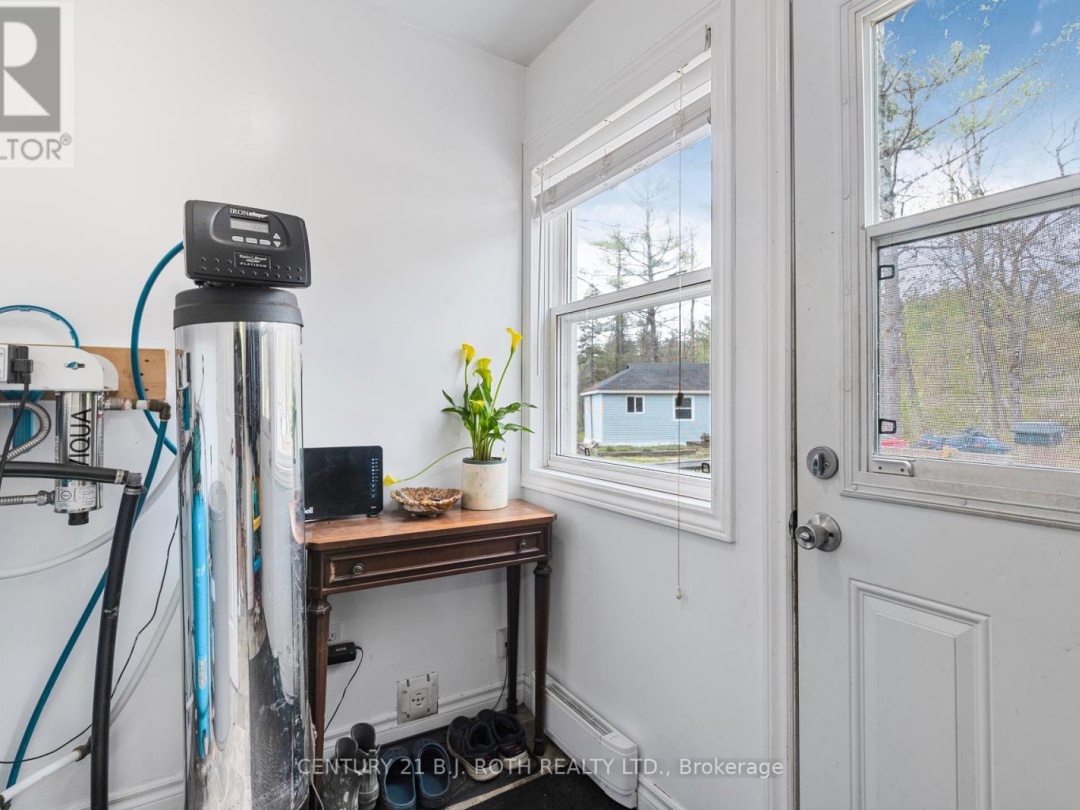 2100 HONEY HARBOUR ROAD, 